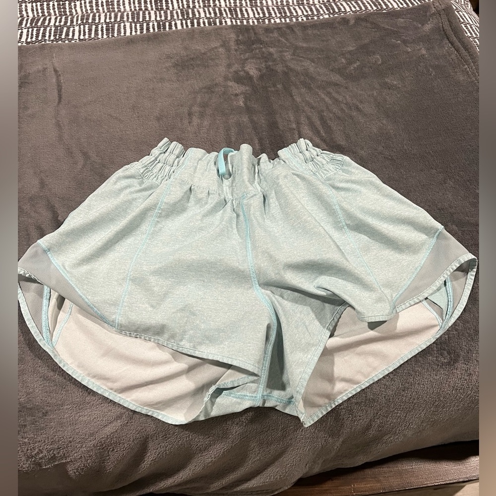 BARELY WORN!! Lulu Lemon Hotty Hot High-Rise Shorts 2.5’’